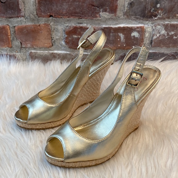 Lilly Pulitzer Kristin Slingback Wedge Sandal in Gold Metallic Leather, Size 6M - Picture 9 of 17